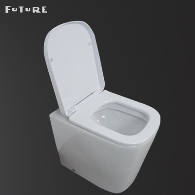 Retrete que limpia con un chorro de agua silencioso del retrete elegante moderno automático de la desodorización del CE