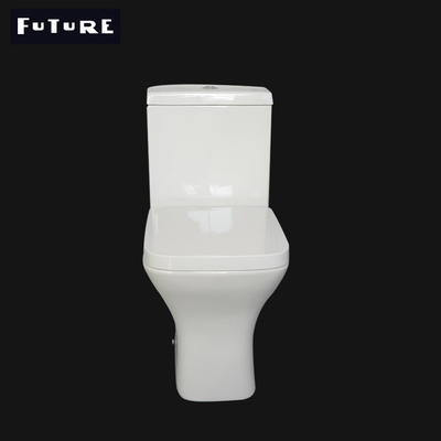 Baldeo que limpia la cómoda estándar ideal de la esquina con un chorro de agua del retrete de la esquina del espacio