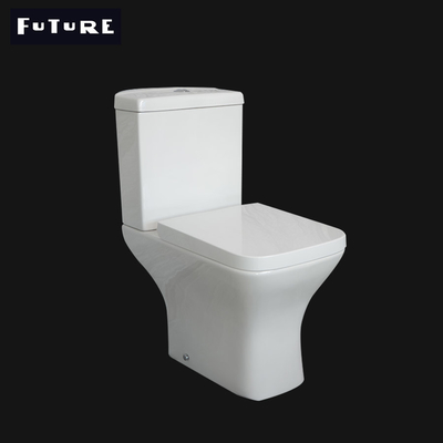 Baldeo que limpia la cómoda estándar ideal de la esquina con un chorro de agua del retrete de la esquina del espacio